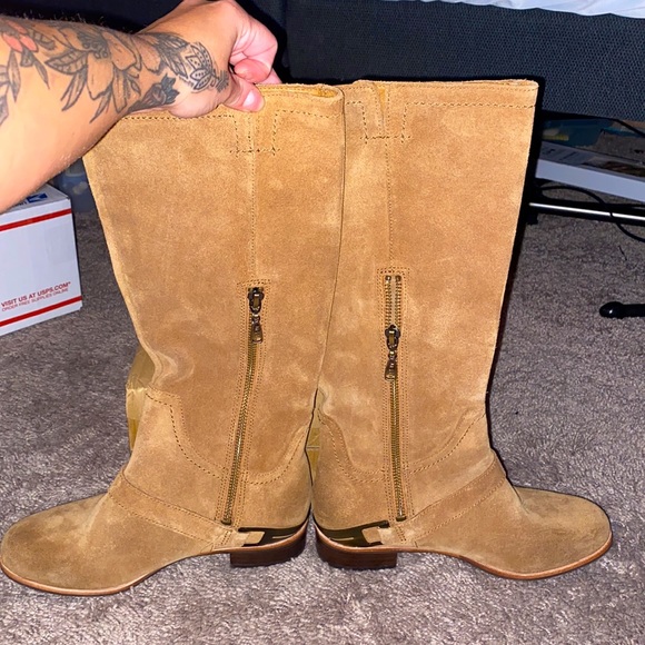 Ugg Boots - Picture 4 of 9